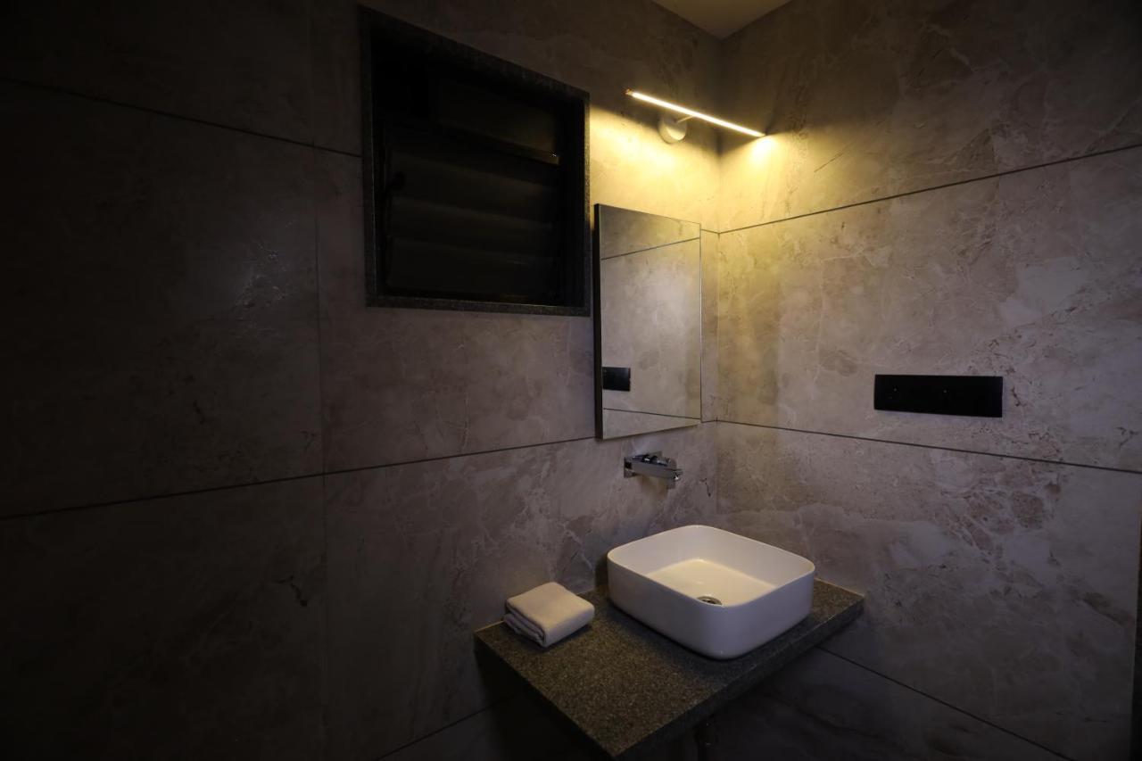 Lords Eco Inn Navsari Dış mekan fotoğraf
