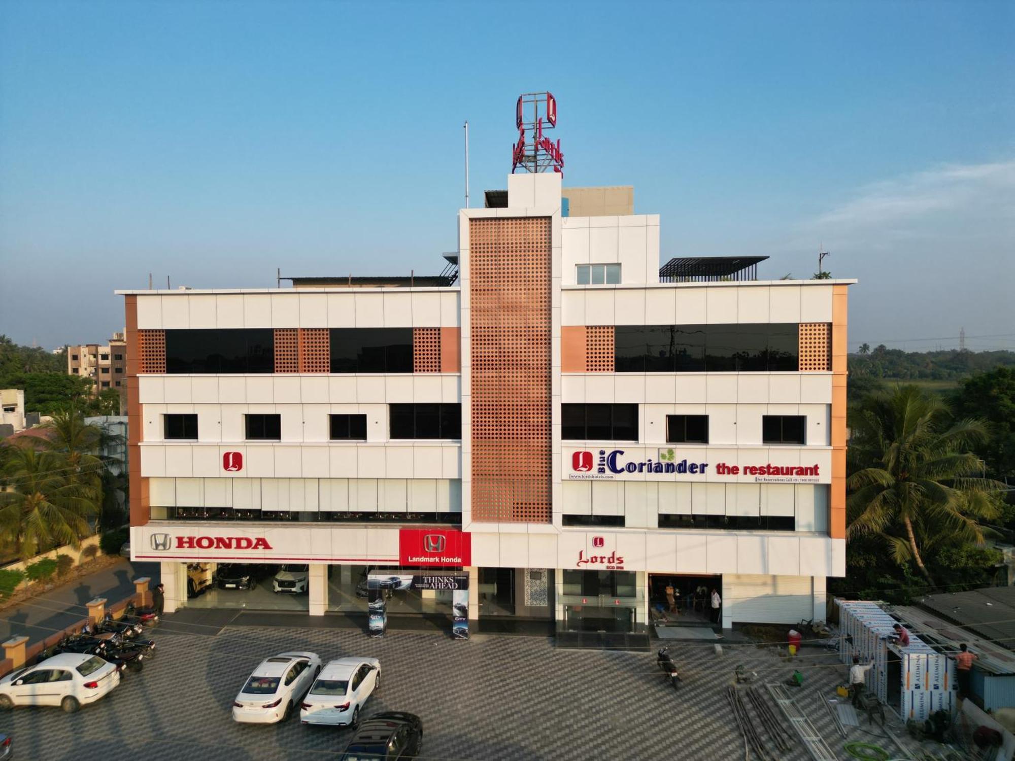 Lords Eco Inn Navsari Dış mekan fotoğraf