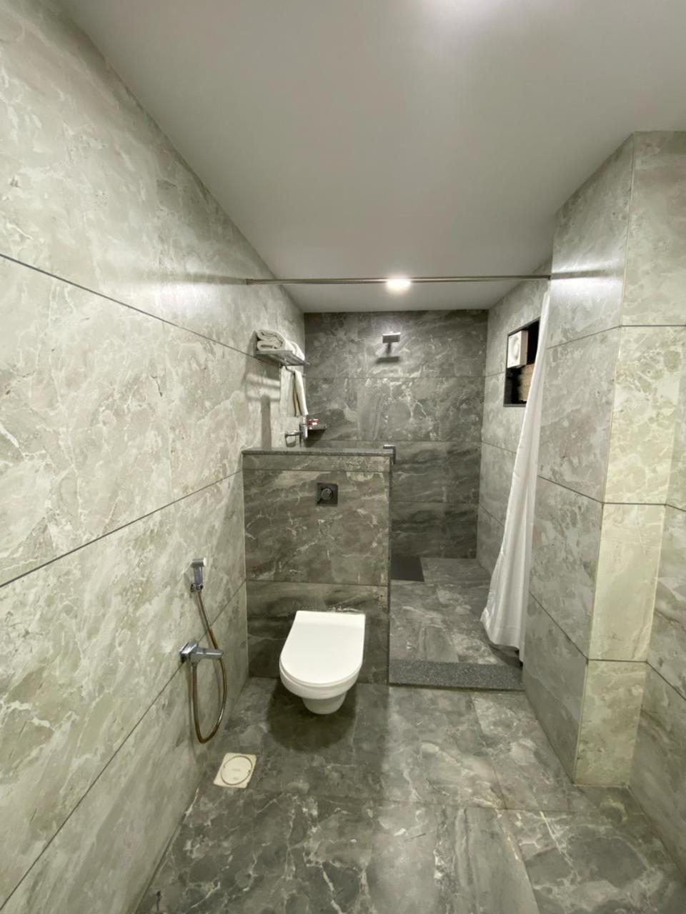 Lords Eco Inn Navsari Dış mekan fotoğraf